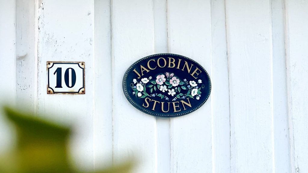 Skilt hvor det står Jacobinestuen
