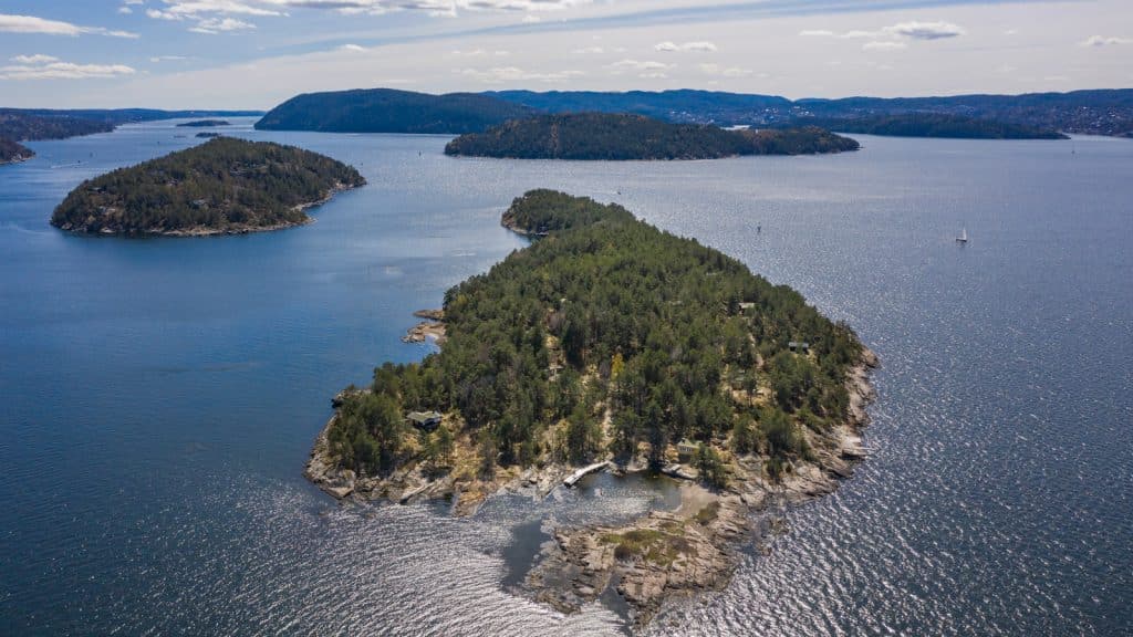 Dronebilde av en øy i Oslofjorden